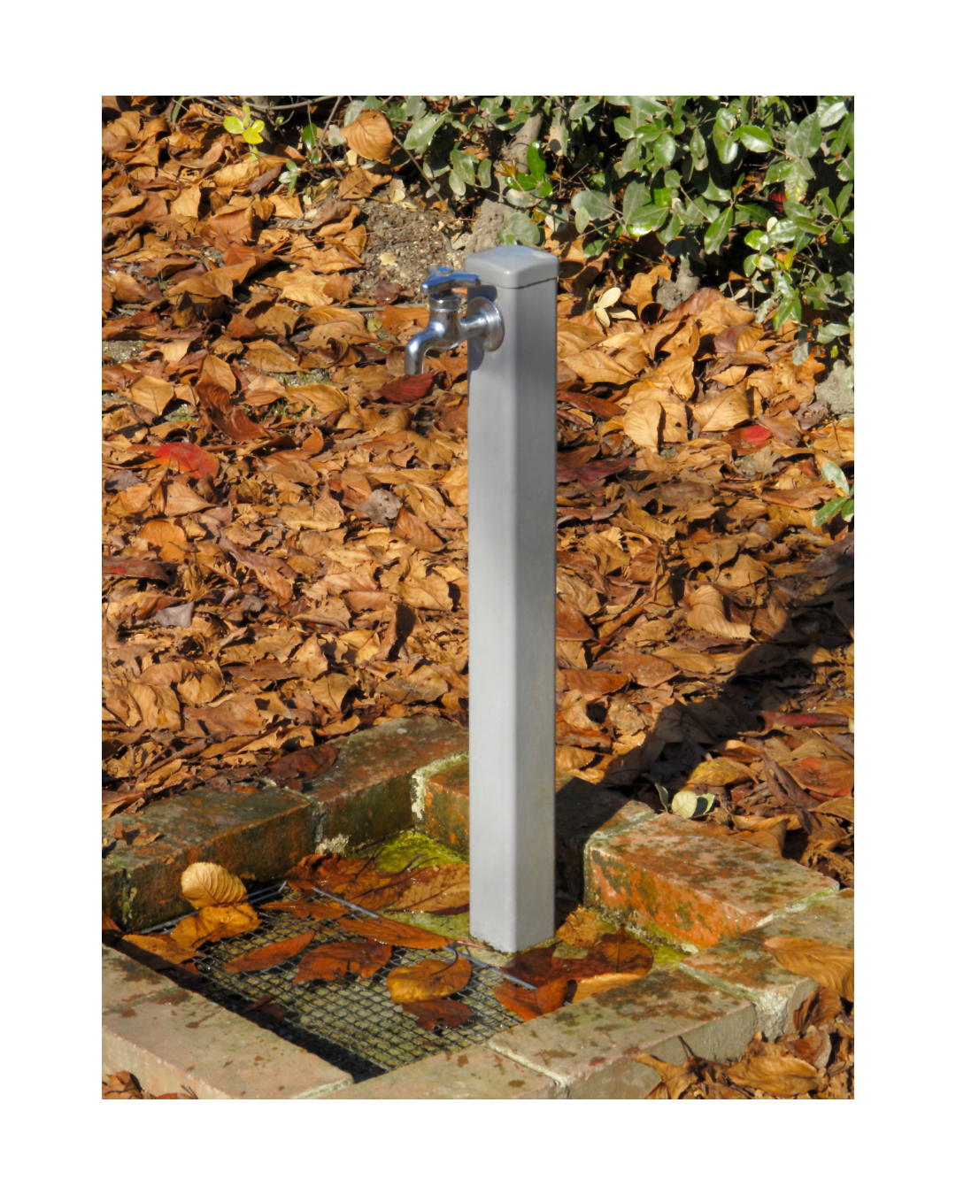 屋外蛇口水漏れの画像